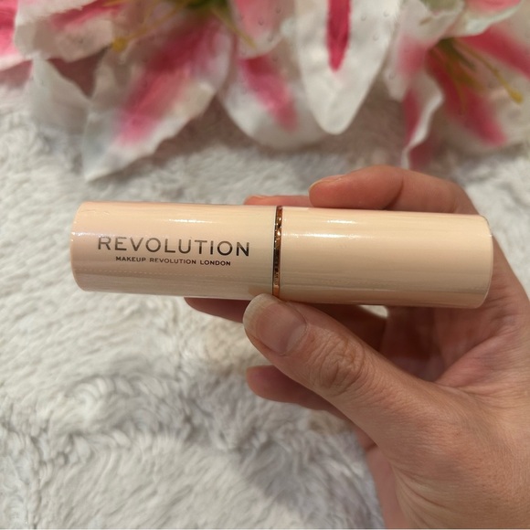 Revolution F12 Fast Base Stick Foundation - Picture 2 of 4